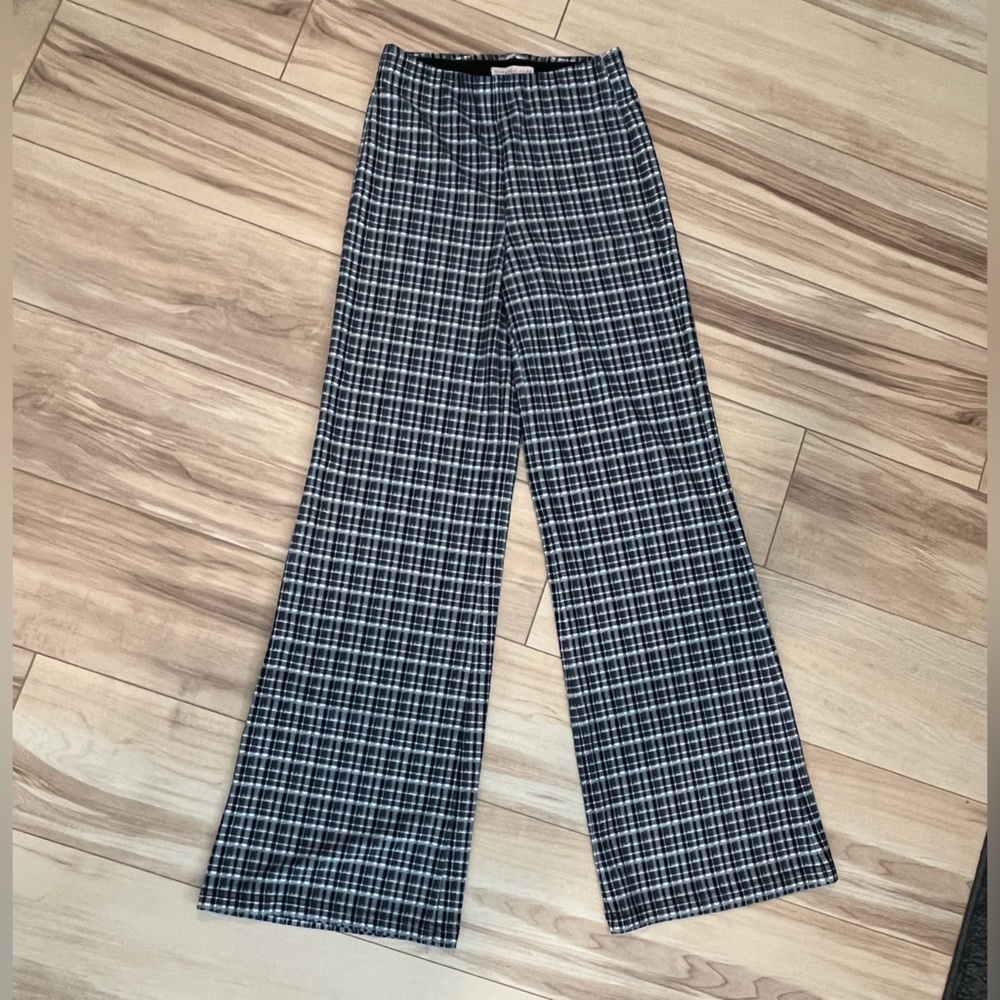 High waisted wide legged pants 
New never worn